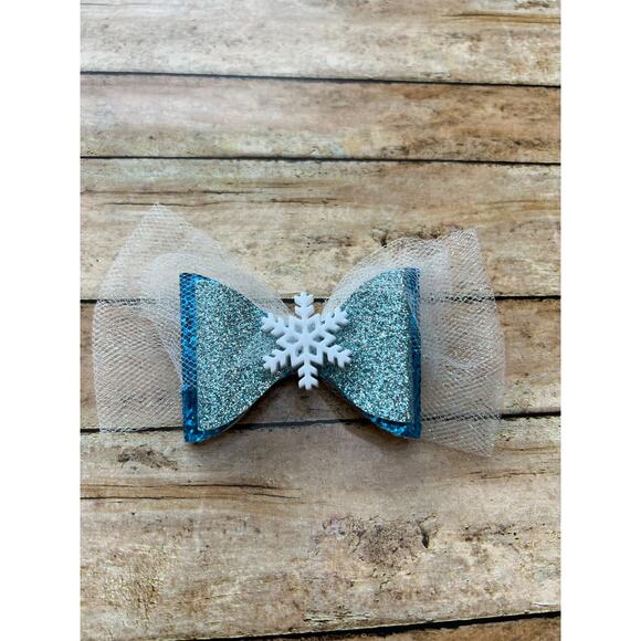 CraftinNikkiShop Elsa Snowflake Clip Bow - Picture 1 of 4